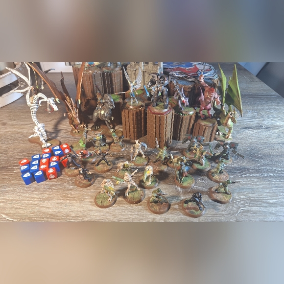 Heroscape Lot: 33 Figures & Cards + 335 Terrain Tiles, Dice, & Accessories - Picture 10 of 11